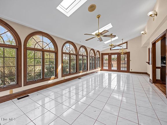 3rd image of 5808 Devon Circle