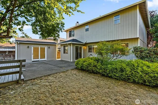 4 bed, 2.5 bath, 1920 sqft, $3,500 — Photo 3