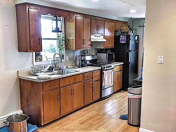 5th image of 94 Diaz St APT 2