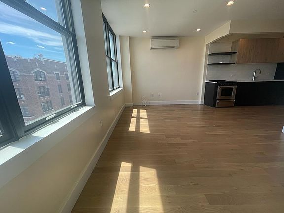 3rd image of 333 Cypress Ave APT 7A