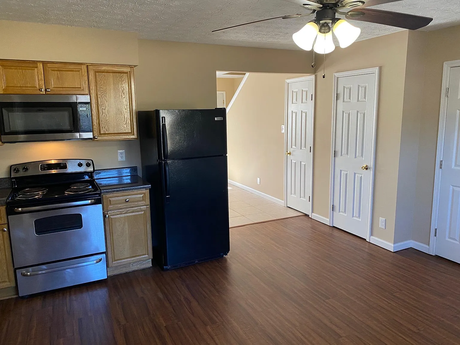 3 bed, 1200 sqft, $1,425 — Photo 2