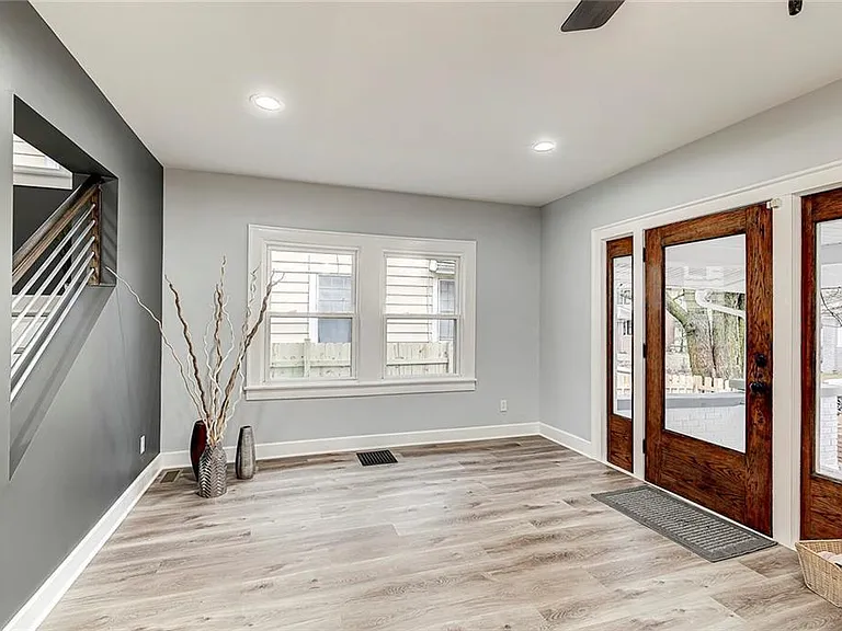 529 N Oxford St — Photo 3
