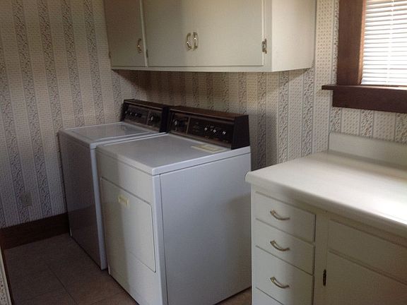 Washer/dryer & storage
