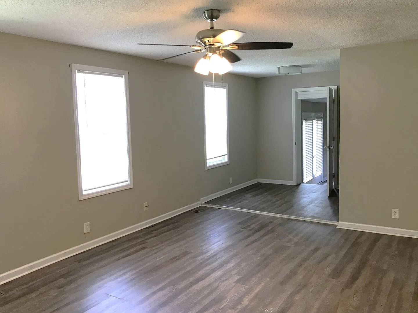 Great 3 Bedroom 2 Full Bath Home in Murfreesboro! — Photo 2