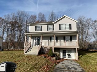 40 Dogwood Dr, Middletown, NY