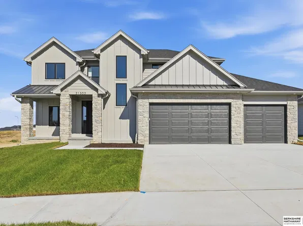 21302 Fowler St, Elkhorn, NE 68022