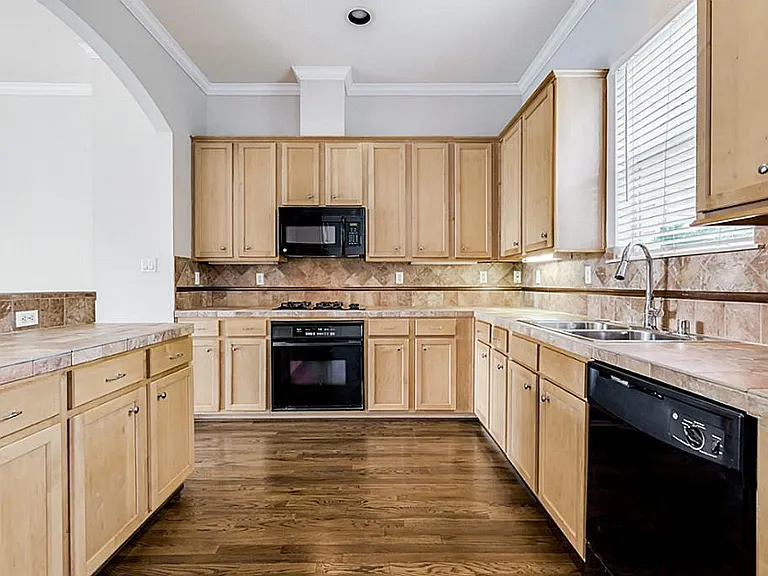 513 Leverkuhn St — Photo 10