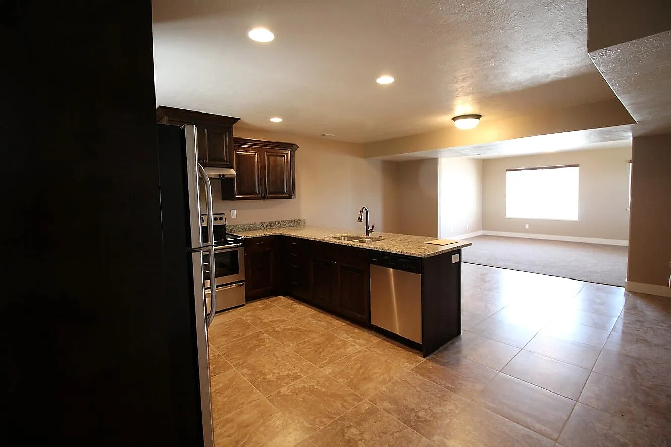 563 West 1400 North - 101 — Photo 3