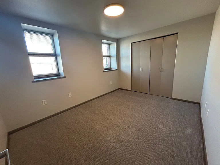 Drake Court — Photo 43