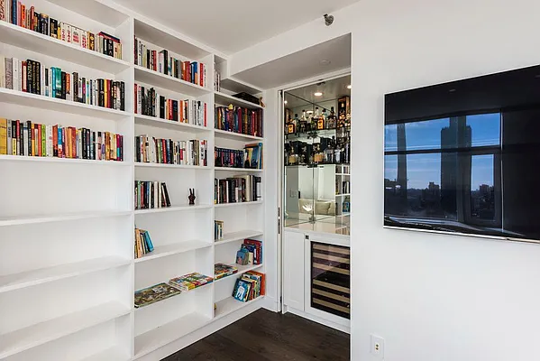 Sold by Nest Seekers International | media 14