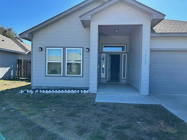 3 bed, 2.0 bath, 1334 sqft, $3,000 — Photo 3