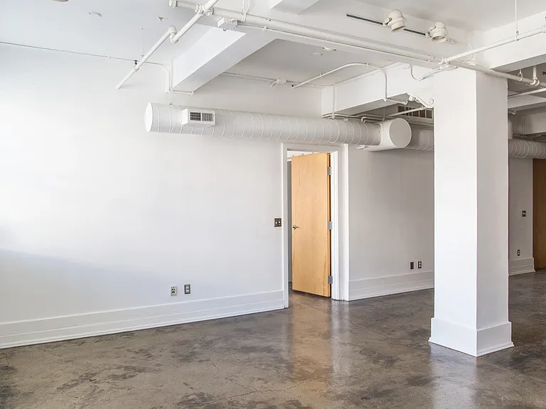 1525 Broadway — Photo 13