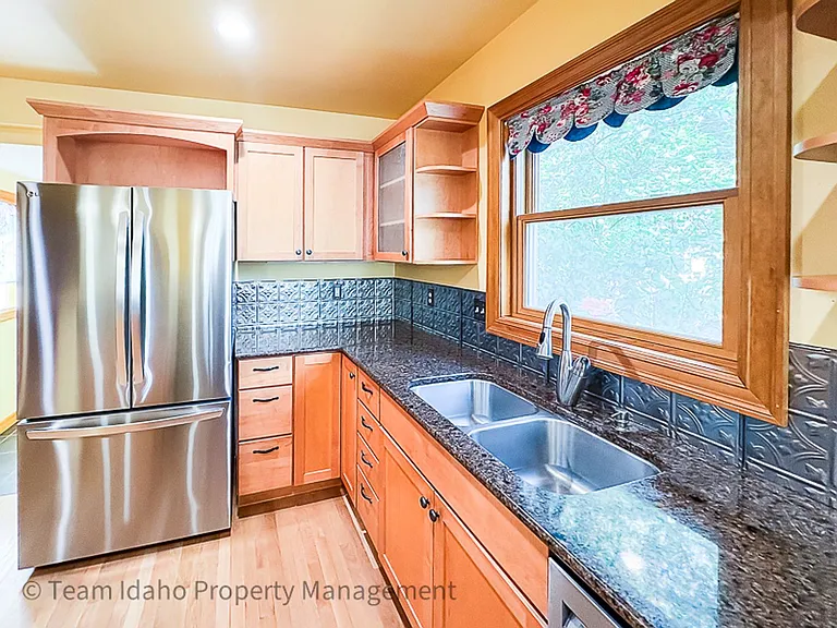 1203 Logan St — Photo 13