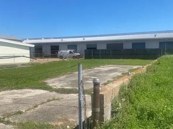 1525 Whitney Ave, Gretna, LA 70056