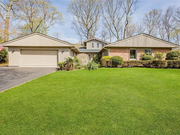 15 Saddler Lane, Stony Brook, NY 11790