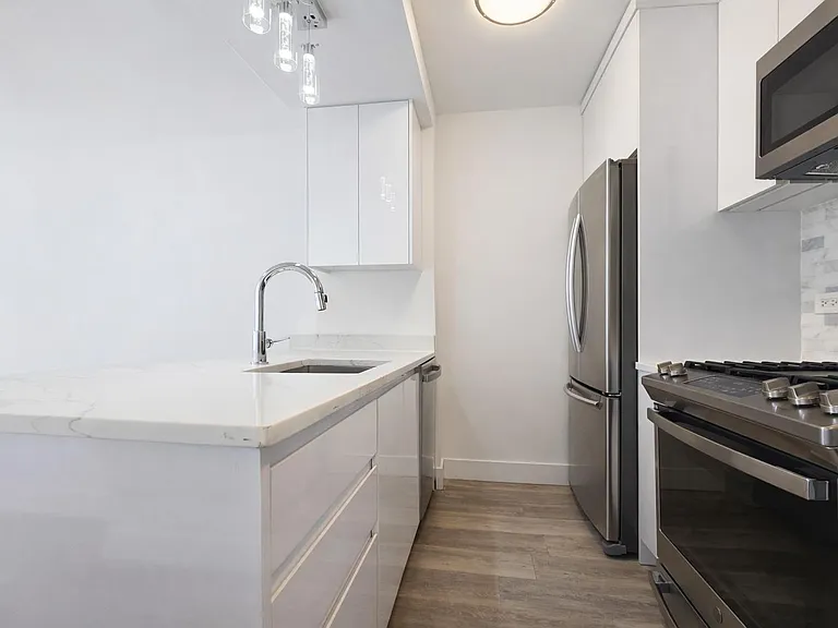 1735 York Ave #23F — Photo 6