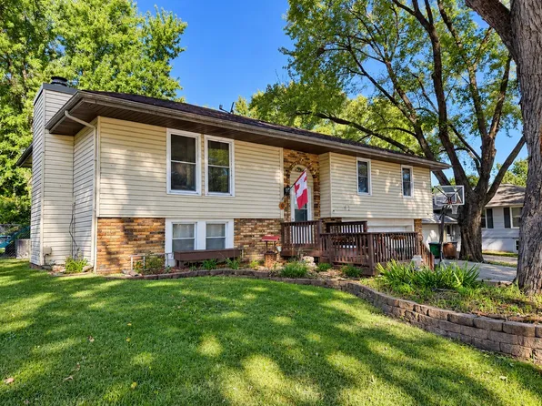 8826 Woodmayr Dr, Norwalk, IA 50211