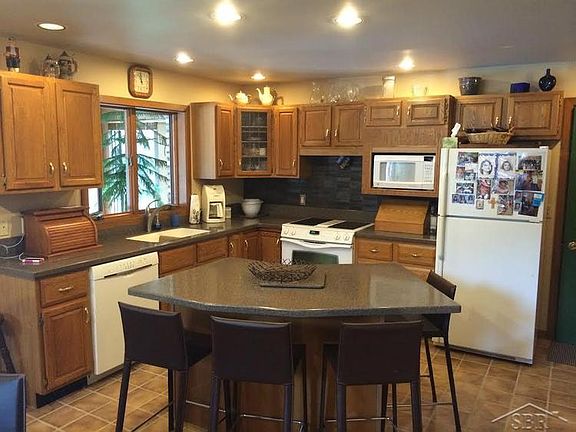 4th image of 8451 Glencairn St W
