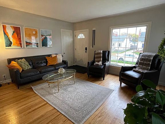 4th image of 610 Riley St