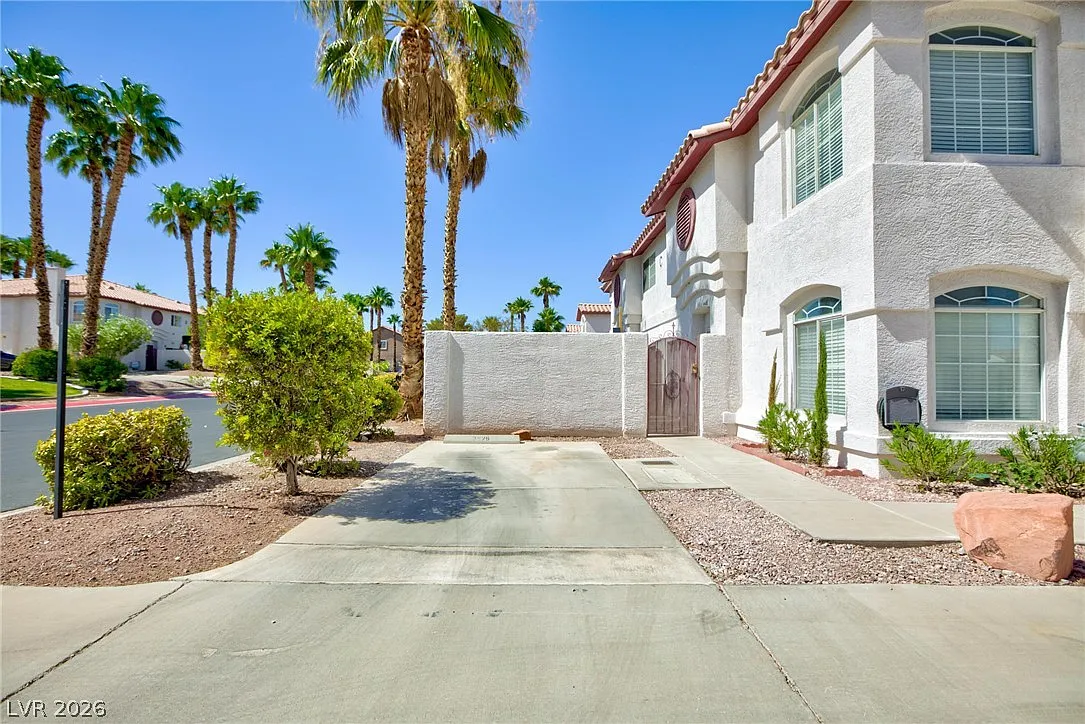 3 bed, 2.5 bath, 1457 sqft, $1,999 — Photo 2