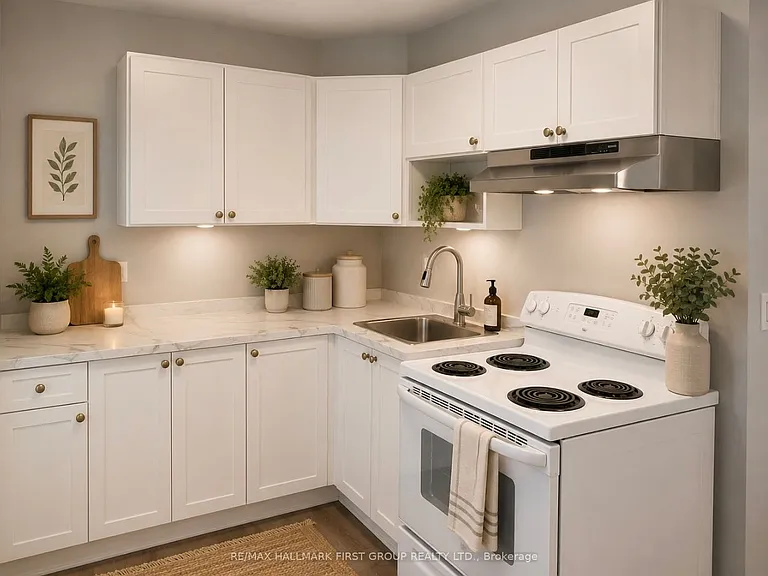 730 Simcoe St S #3 — Photo 3