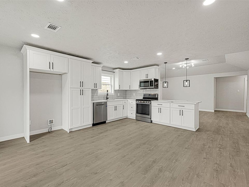 1st image of 15322 Bedford Glen Dr