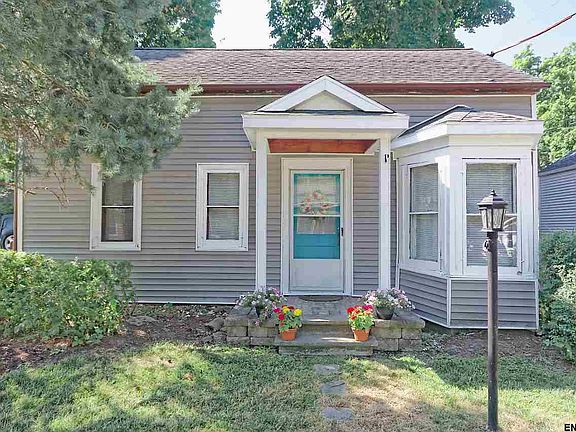 2nd image of 14 Halfmoon Dr
