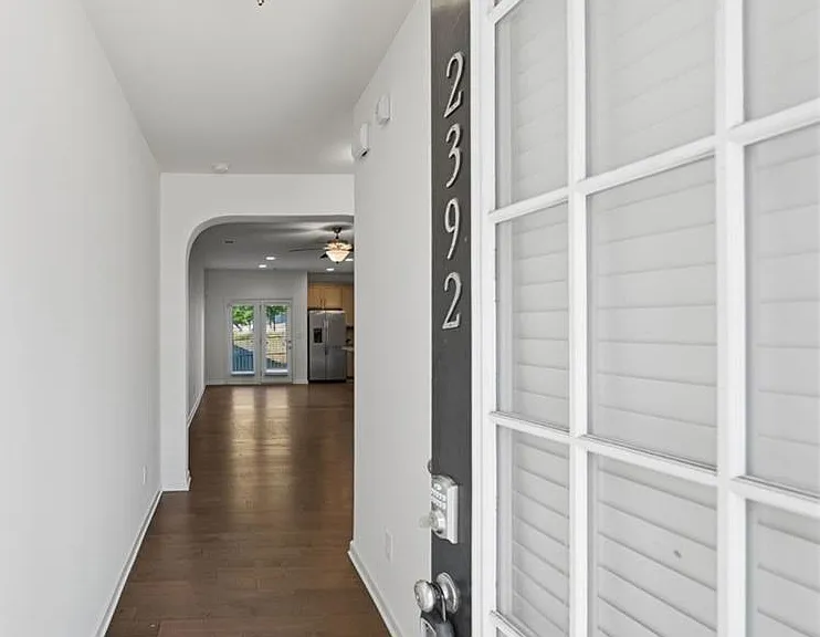 2392 Belmont Pl — Photo 6