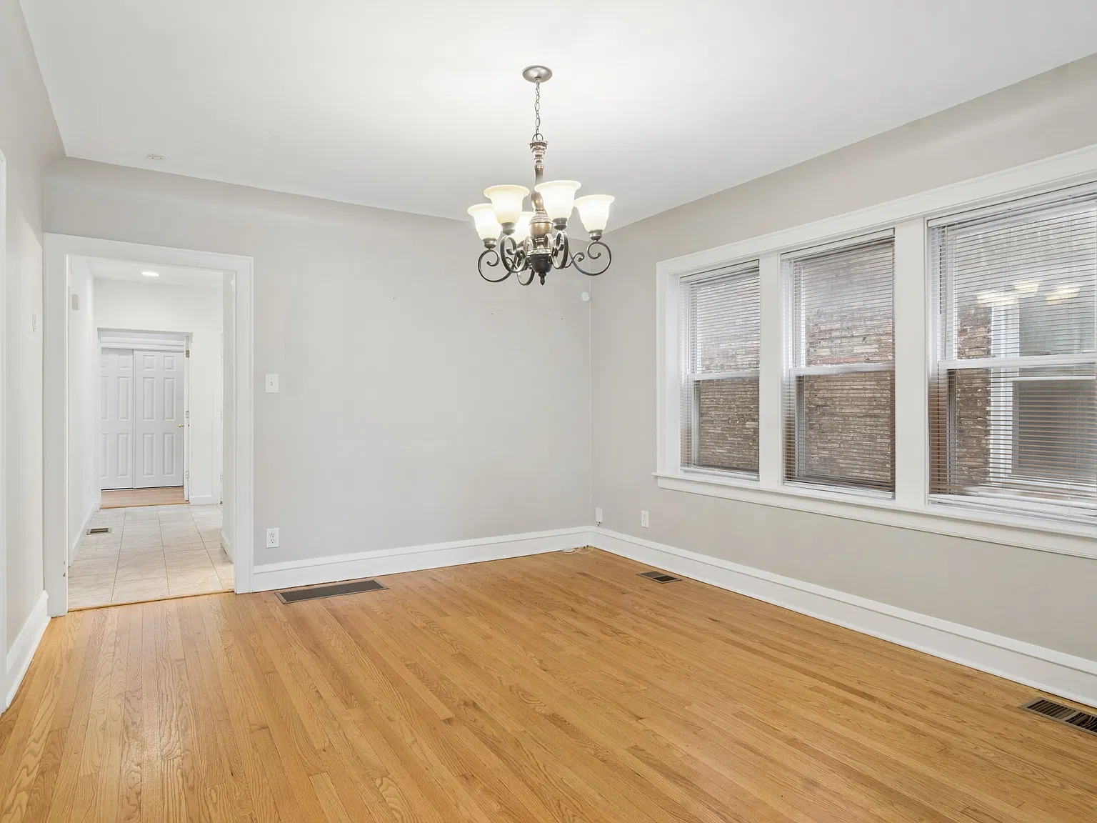 3 bed, 1100 sqft, $2,000 — Photo 4