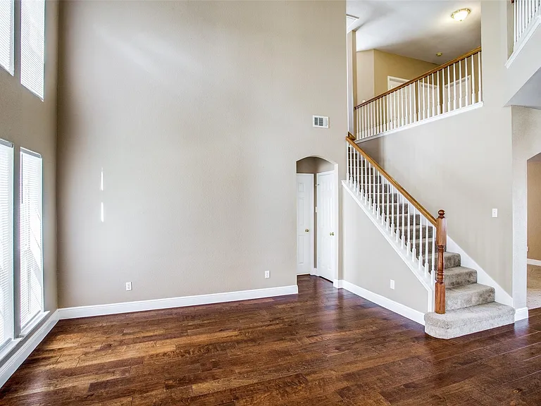 1402 Sunshine Dr — Photo 12