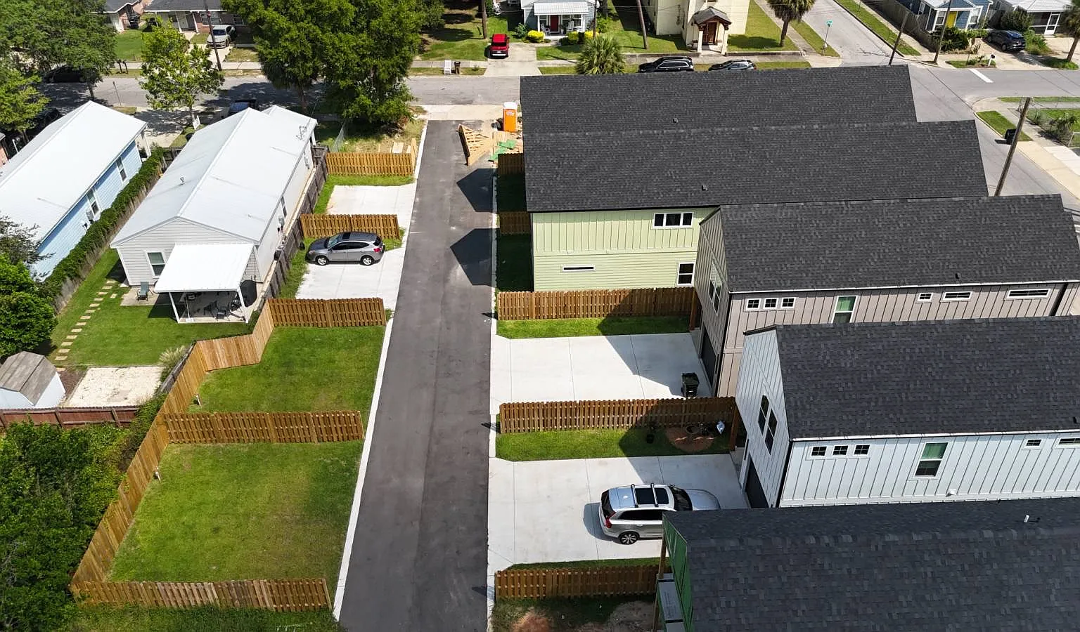 410 W Wright St — Photo 3