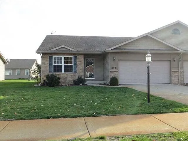 817 Daisy Cir NE photo 1