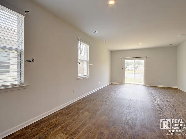 113 Hillsford Ln — Photo 3