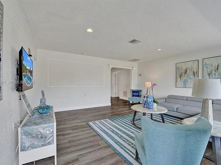 3730 SW 47th Ct — Photo 6