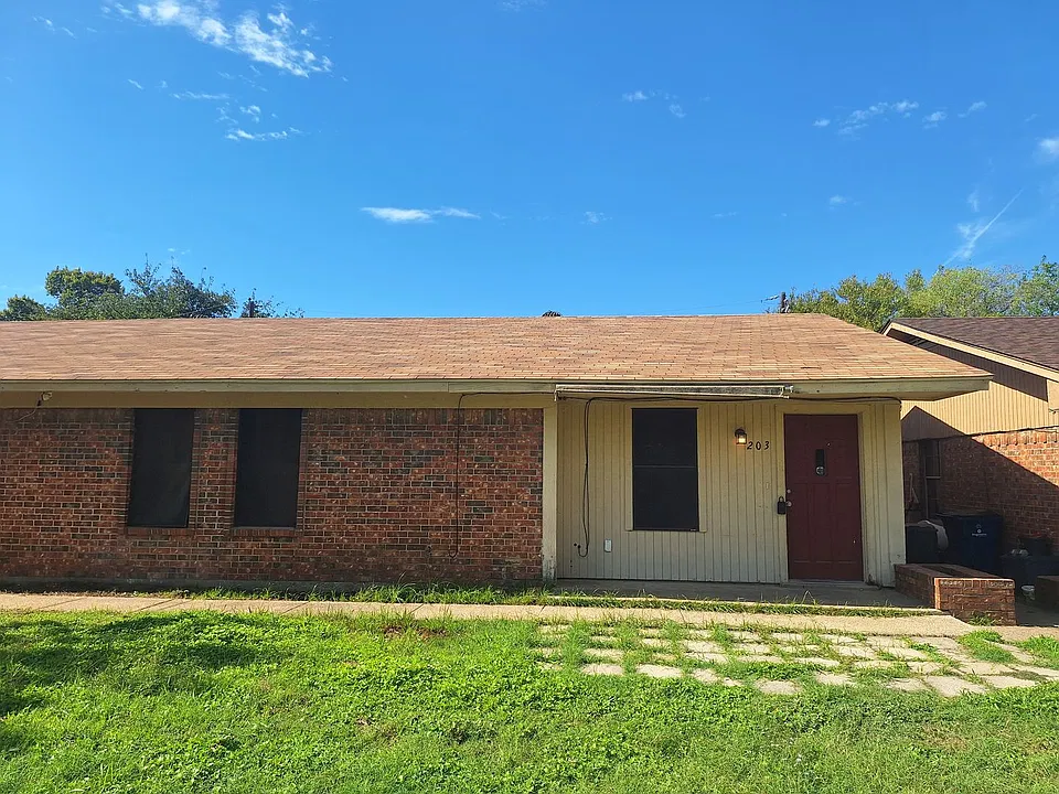203 Thompson St