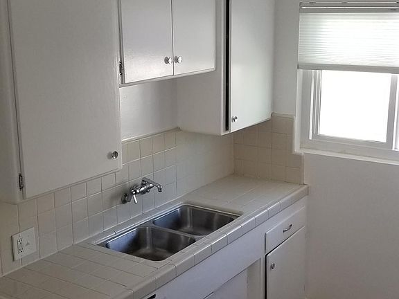 Large Kitchen with eating area