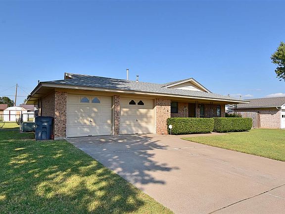 3rd image of 516 NE Cimarron Cir