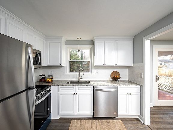 5th image of 19 Crickett Ln #19