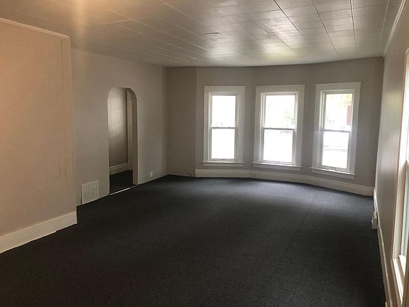 4th image of 2459 Niagara Ave