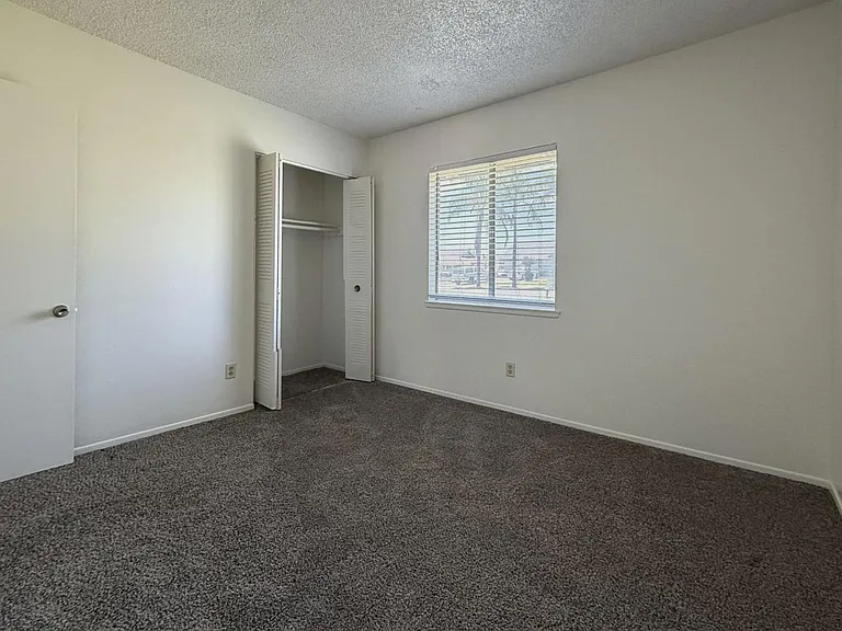 11231 Reddiford Ct — Photo 15