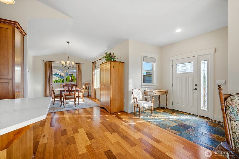 5th image of 5675 Meadow View Court