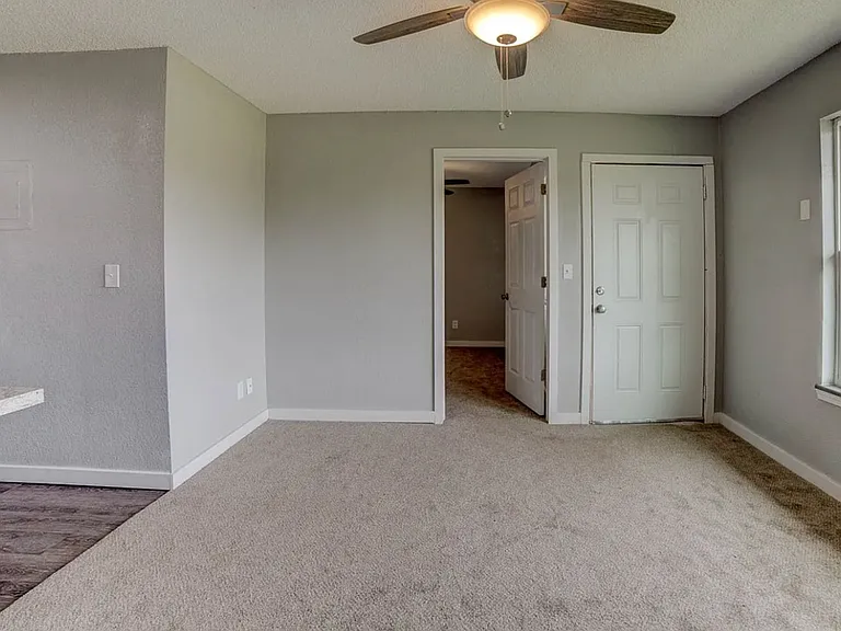 42nd West Apartments — Photo 6