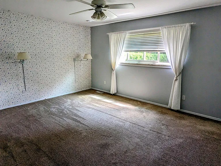 4676 Fairmont Dr — Photo 21