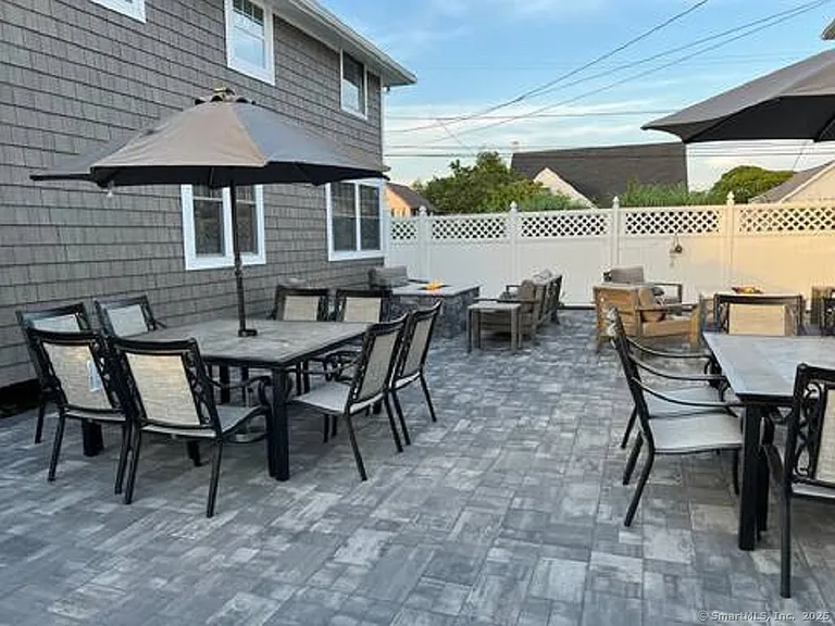55 Swan Ave — Photo 36