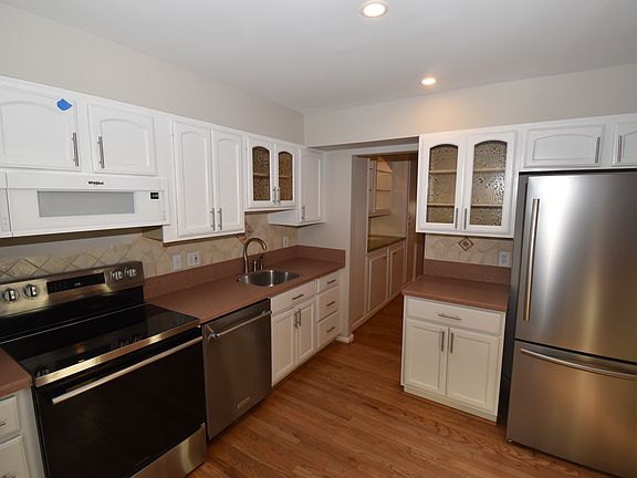 3rd image of 1342 Chetworth Ct