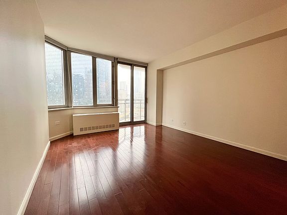 4th image of 500 W 43rd St APT 15C
