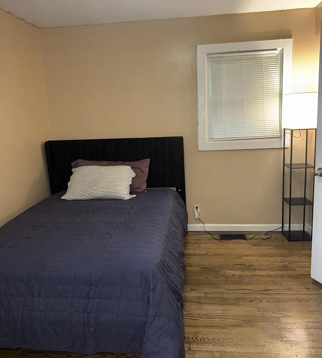 2 bed, 1.0 bath, 1025 sqft, $797 — Photo 2