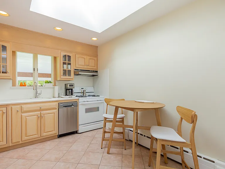 275 Maier Pl — Photo 15