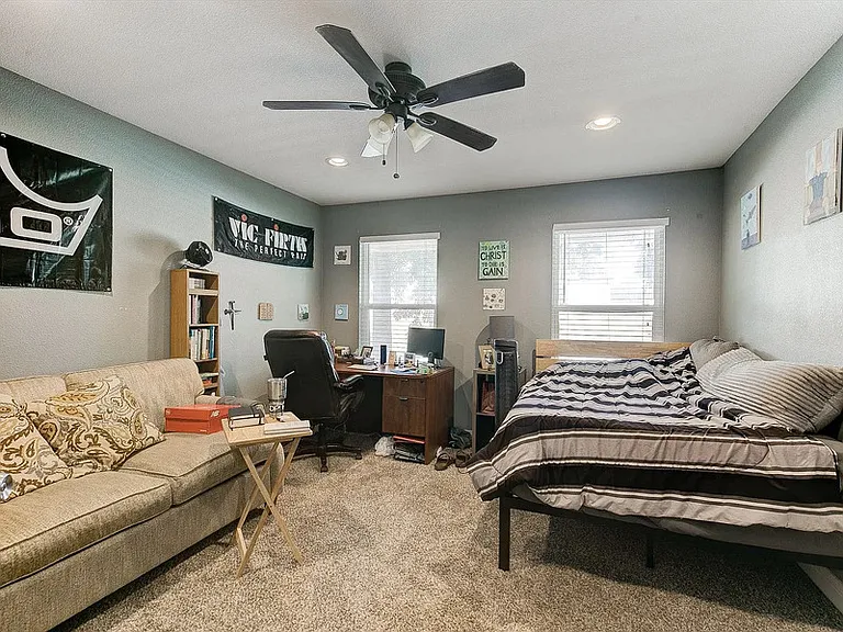 2313 W Devitt St — Photo 10