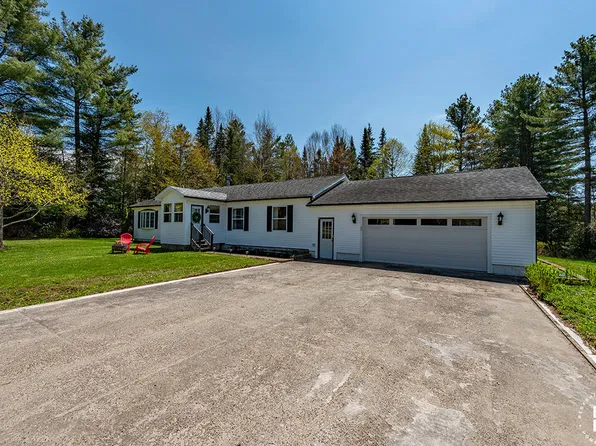 29 Trillium Dr, Lake Placid, NY 12946